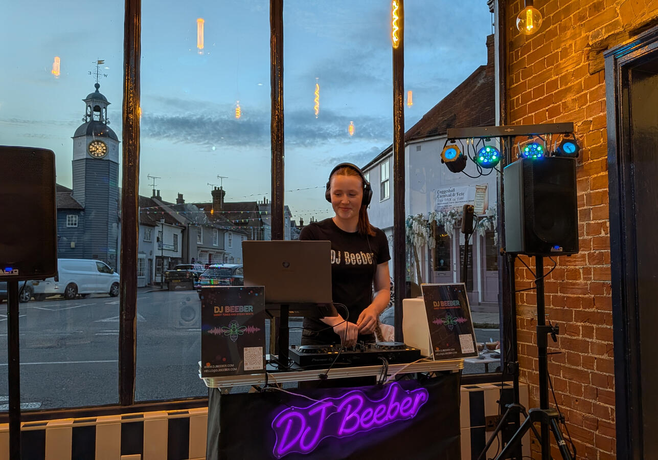 DJ Beeber Live at Mr Hanna, Coggeshall, Colchester DJ Beeber Live at Mr Hanna, Coggeshall, Colchester